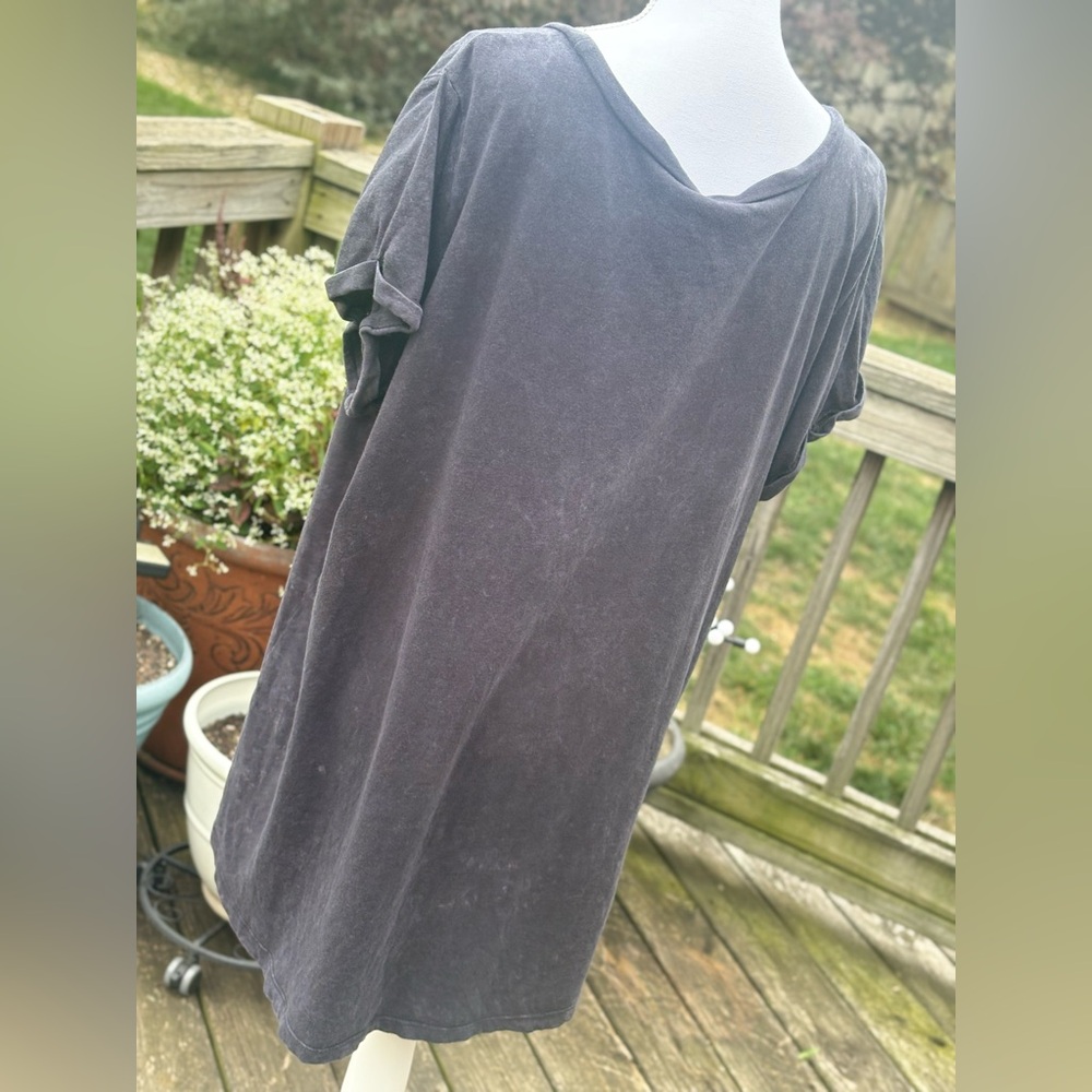 Vintage Torrid Heart and Bones Distressed Weathered Grey Tee in Size 2 - Picture 5 of 7